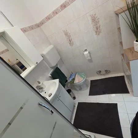 App Karla * פולה